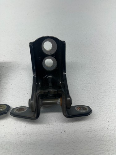 2010 2013 NISAN ARMADA REAR LEFT DRIVER UPPER AND LOWER DOOR HINGE OEM 252220 - Picture 3 of 12