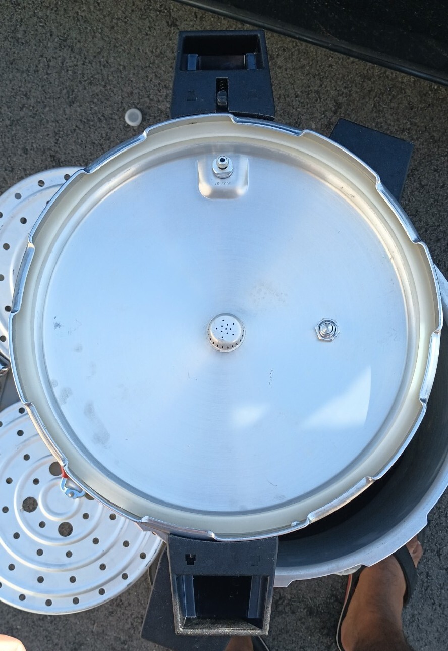 Mirro Pressure Cooker and Canner 92122 22Quart Variable Pressure