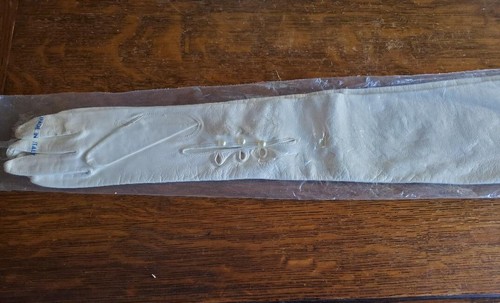 REDUCED! Vintage imported white kid leather long women's gloves original bag