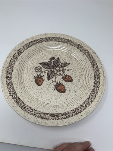 ONE VINTAGE HOMER LAUGHLIN HLC287 DINNER PLATE STRAWBERRIES BROWN OATMEAL TAN - Picture 7 of 7
