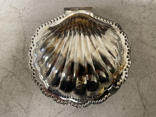 Vintage Leonard Silver Plate Clam Shell Butter Dish and Knife - Picture 6 of 14