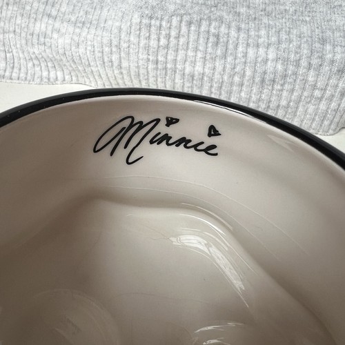 Exclusiva taza de café pies de Minnie Mouse de los parques de Disney falda piernas firma interior - Imagen 10 de 10