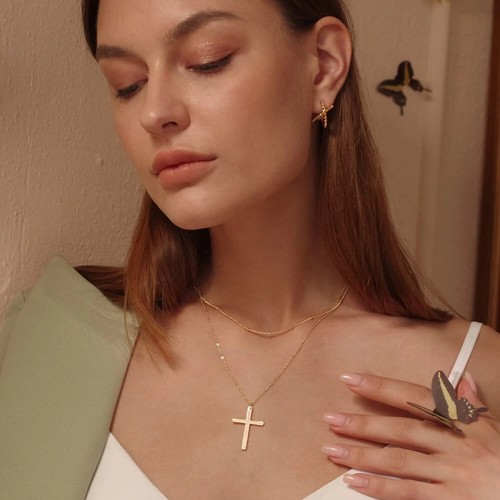 MEVECCO Collana Croce Stratificata Oro da Donna Placcata Oro 18K Carina Fede/Gesù... - Foto 5 di 5