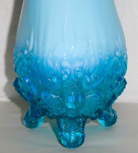 Antico vaso uccellino Sowerby Piasa ~ vetro opalescente blu ~ altezza 9" ~ 3 piedi - Foto 6 di 9