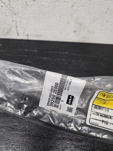 Genuine Kia 392502E00 Knock Sensor - Picture 1 of 2