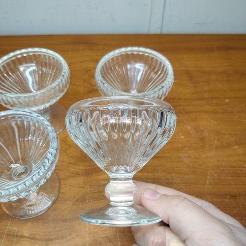 La Rochere Elise Ice Cream Cup, Set of 4 Footed Dish W/Ribbed Design - Picture 3 of 9