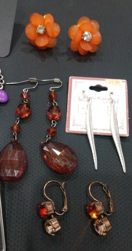 9Pairs Of Mix Assorted Fashion Earrings Acrylic Crystal Gold Silvertones - Picture 4 of 5