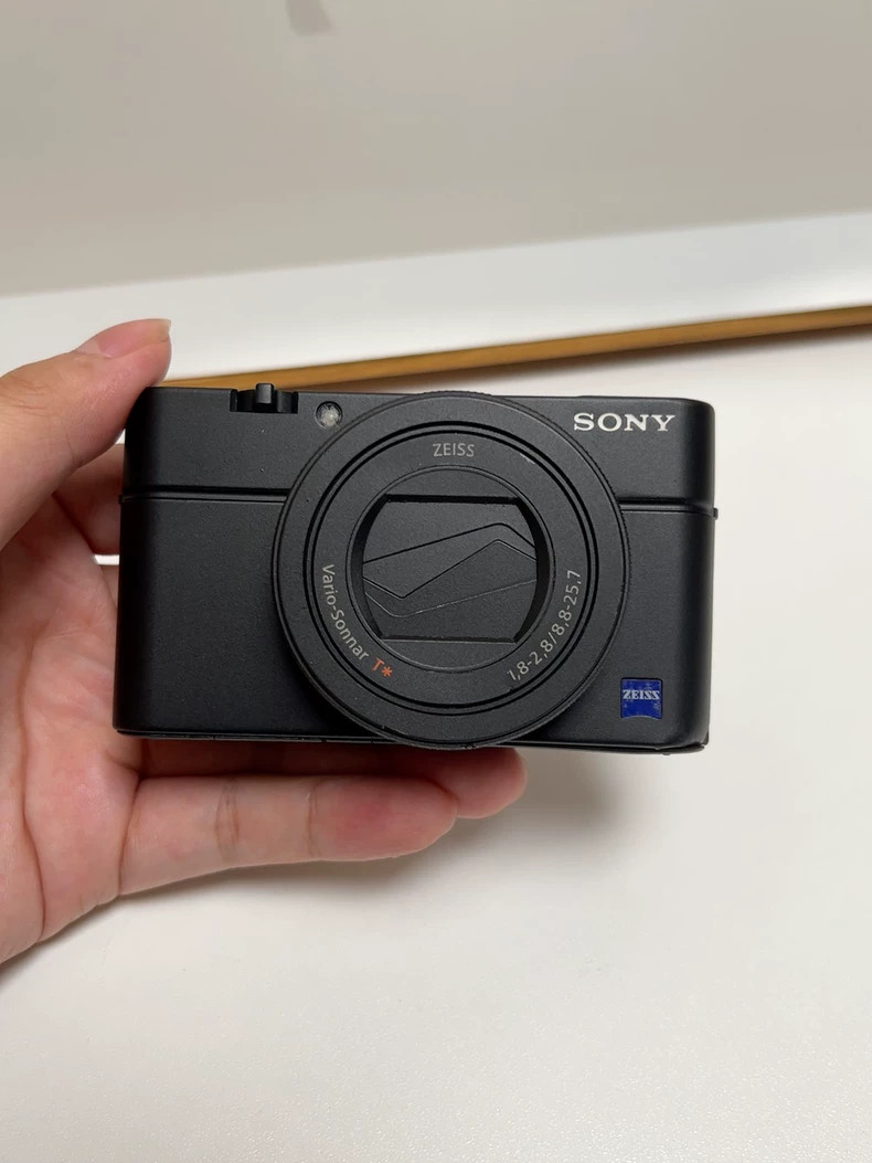 SONY RX100 IV コンパクトデジタルカメラ Amazon | SONY(ソニー) デジタルカメラ Cyber-shot RX100 IV 光学2.9倍
