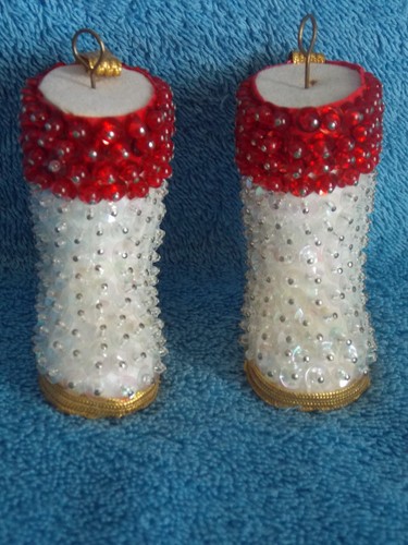 Vintage 2er Set Perlen Pailletten Stecknadel Weihnachtsmann Stiefel rot & weiß Weihnachtsschmuck - Bild 2 von 6