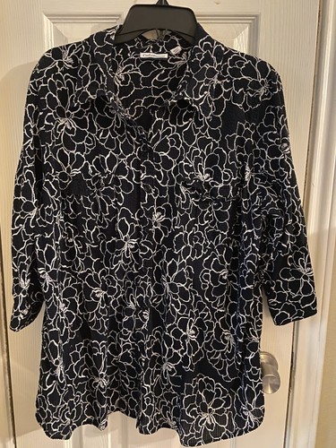 Croft & Barrow Women’s Black/Ivory Floral Blouse Elbow Length Sleeve Pockets 2X
