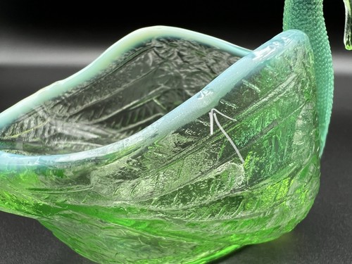 Antico piatto porta sale cigno in vetro opalescente verde Dugan 3,5" - Foto 10 di 11