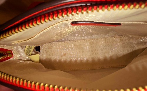 Bolso Bandolera Kate Spade Larchmont Avenue Logo Tori Rojo Embassed Nueva York - Imagen 6 de 8