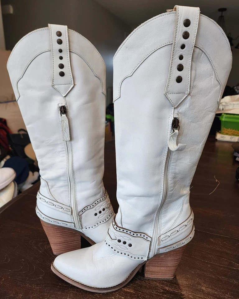 Botas vaqueras para mujer Dingo hasta la rodilla blancas con tachuelas talla 9,5 M Foto 4 de 4