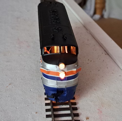 Life Like HO Train Locomotive Amtrak #106 & Silver Tower & Vision Passenger Cars - Picture 15 of 21
