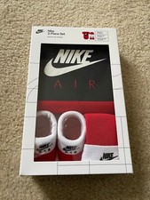 Nike 3-Piece Set Bodysuit, Hat,  Booties Newborn 0-6 Months