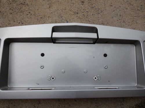 04 05 06 07 08 09 Cadillac SRX Trunk  License Plate Bracket Handle Reverse Light - Picture 4 of 12