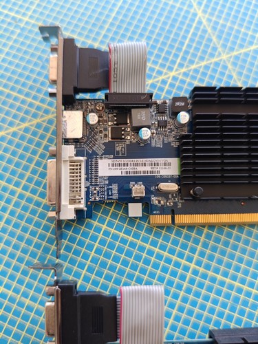 Sapphire Grafikkarte, Modell Radeon HD5450 1G DDR3 PCI-E HDMI/DVI-I/VGA - Bild 2 von 9
