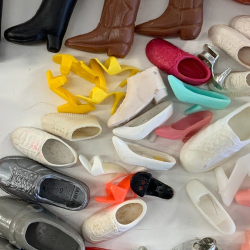 Vintage Barbie Lot Accessories Shoes Heels Hats Unbranded Lot of 245 pieces - Picture 15 of 24