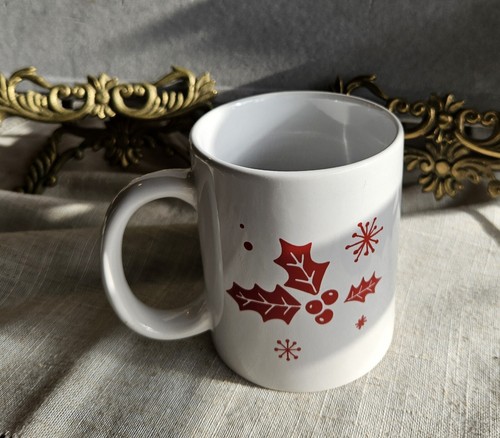 Design Pac Christmas Mug Coffee Tea Cup White Red Hollyberry Christmas Ceramic - Bild 3 von 5
