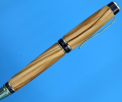 Bolígrafo Big Ben Gold and Gun Metal de dos tonos para cigarros con barriles de madera de olivo - Imagen 9 de 13