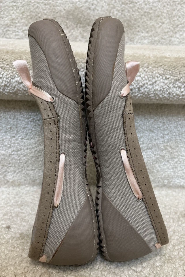 Zapatos planos TEVA para mujer sin cordones color topo lazo de cinta 7,5 Foto 4 de 4