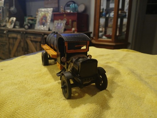 Tonkin Réplicas 1923 Kenworth Tanker Escala 1:32 Negro con Borde de Madera - Imagen 6 de 7