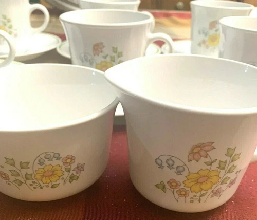 Lot of 14 Pieces Corning Corelle Spring Meadow 6 Cups 6 Saucers, Creamer, Sugar