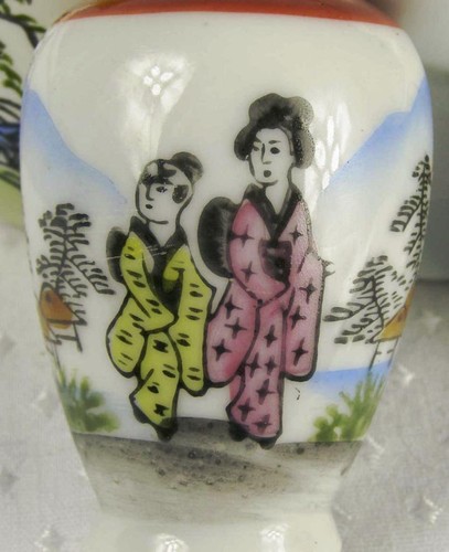 Set of 4 Vintage Made in Japan Mini Miniature Vases (HH) - Picture 7 of 9
