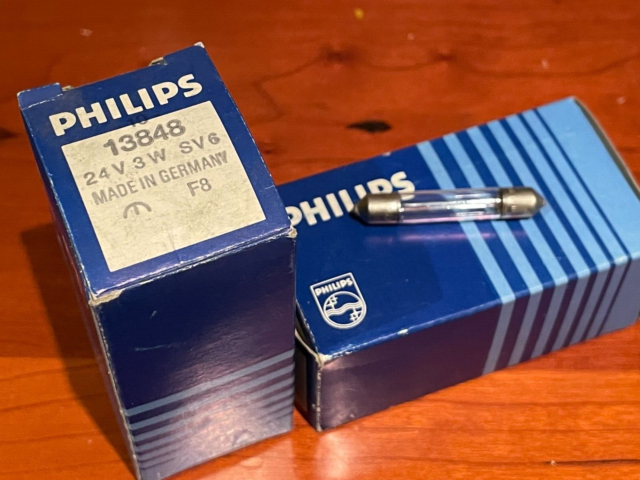 Lampadina Luce targa PHILIPS 13848CP 24V 3W Lampada tubolare a filamento Lampadina Luce targa PHILIPS 13848CP 24V 3W Lampada tubolare a filamento