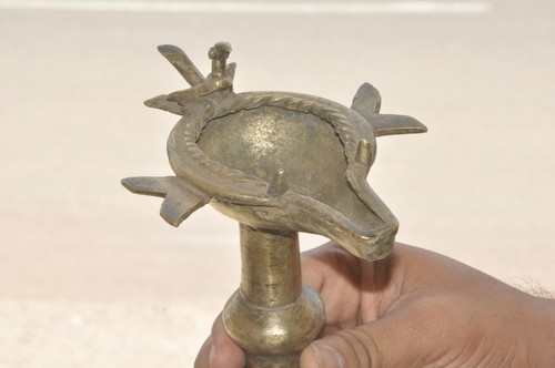 Old Brass Handcrafted Oil Lamp With Peacock Figurine Crafted - Picture 4 of 7