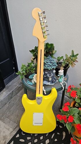 Fender Made in Japan Limited International Color Stratocaster Guitar Yellow - Picture 3 of 10