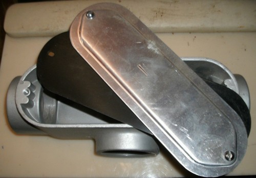THOMAS BETTS RED DOT AT6 2" TEE ALUMINUM THREADED CONDUIT BODY FOR RIGID/IMC - Picture 2 of 2