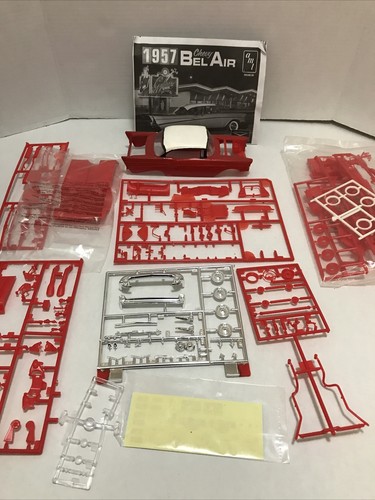 1957 Chevy Bel Air AMT 1/25 Scale Model Kit - Picture 4 of 7