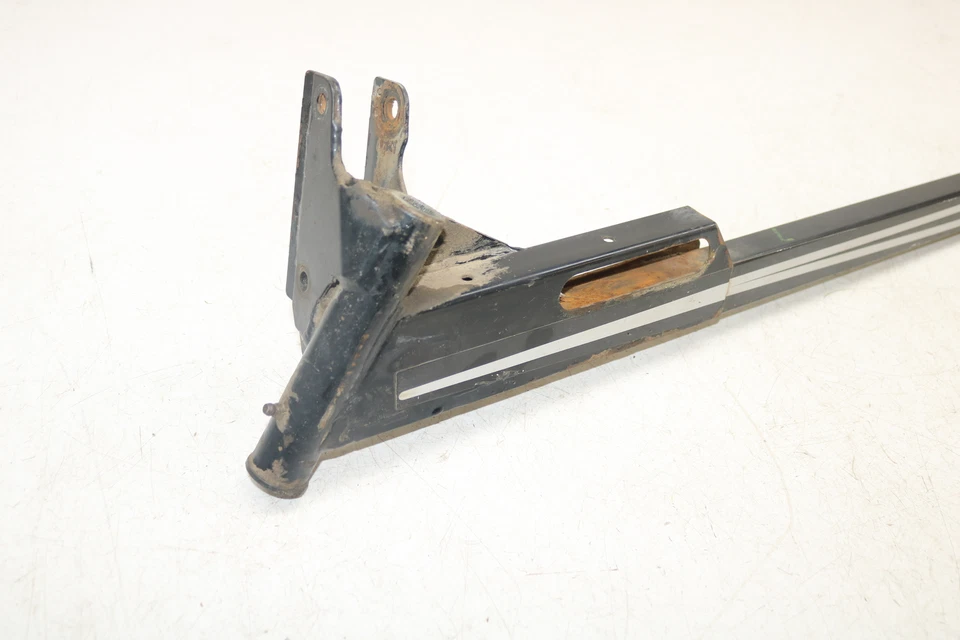 Левый передний продольный рычаг подвески 1996 Polaris Classic 500 Indy Evolved IFS - Изображение 2 из 4