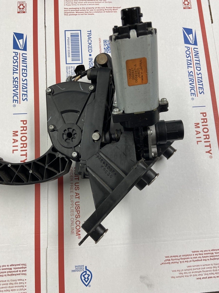 05-08 Grand Marquis Adjustable Gas Pedal ASSEMBLY # 6W73