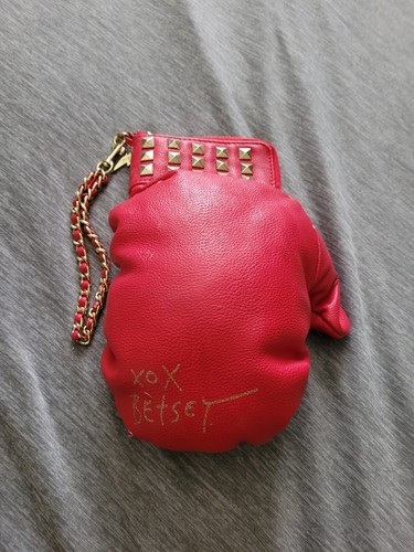 Very Rare BETSEY JOHNSON Red Boxing GLOVE Wristlet PURSE Zip Bag Removable Strap