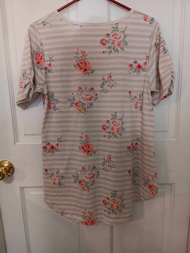 LulaRoe Classic Tee Floral Barely If Ever Worn Size Small - Picture 2 of 3