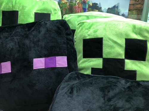 Official Minecraft Enderman Cushion Pillow BIG Plushie Japan Mojang UK SELLER - Picture 5 of 7
