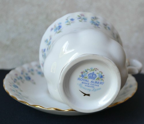 ""PLATILLO DE TAZA DE TÉ LANE MEMORIA, JUEGO DE TAZA DE TÉ de Royal Albert Bone China, Inglaterra" - Imagen 4 de 10