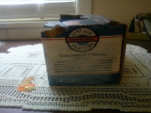 ERTL Fordson Model F 1/16 Diecast Tractor Gray Vintage Series Metal Ford - Picture 5 of 5