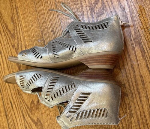 Comfortiva Sandals Womens Sz 9 Riley Gladiator Gold Leather Open Metallic Nwb - Picture 4 of 9