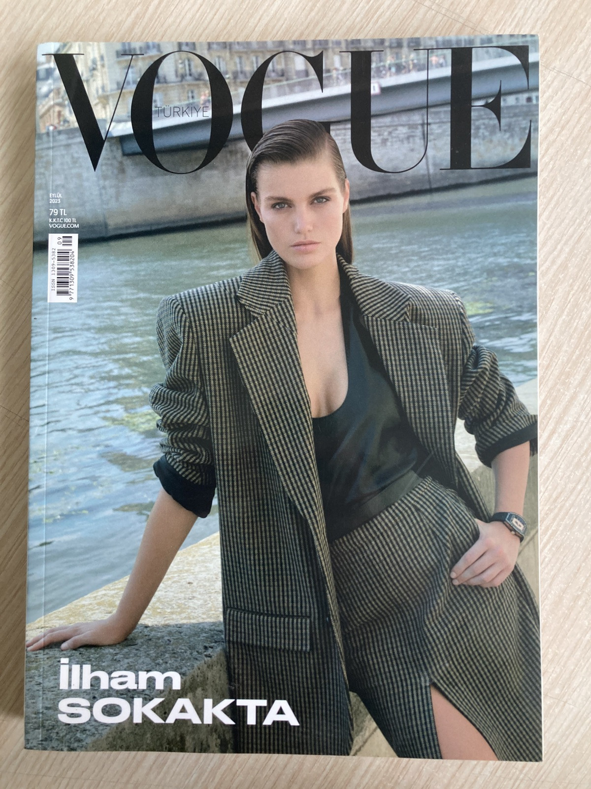 女性情報誌 Vogue LatinoAmerica October 2021 Vogue LatinoAmerica October 2021