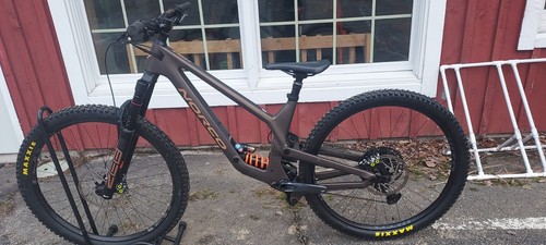 Norco Range C2 Carbon Enduro Bike, Medium , 29er - Picture 6 of 10