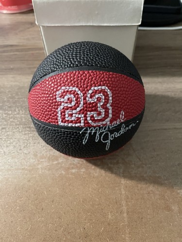 Vintage 1997 Michael Jordan Watch in Case #23 Avon Wilson Chicago Bulls with Box - Picture 2 of 8