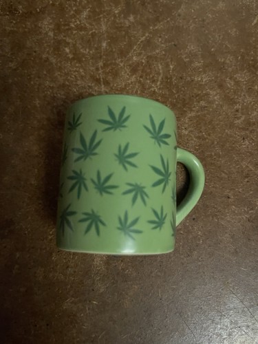 Kleine Espressotasse grün mit Kräutermotiv 2 cm hoch - Bild 9 von 9