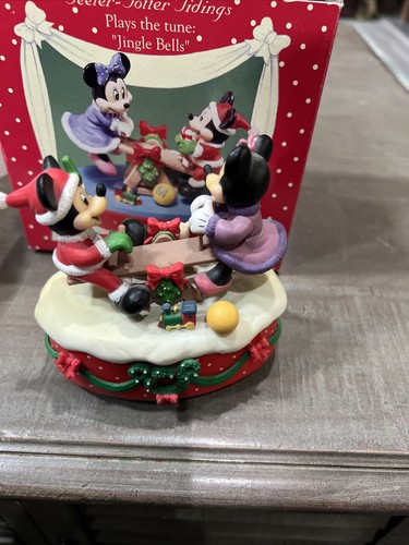 Caja de música Enesco Teeter Totter Tidings Disney Mickey Minnie Jingle Bells 596760 - Imagen 3 de 6