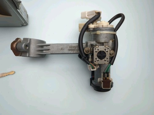 Toyota Hiace 2009 ECU 89661-26C81 con llave de bloqueo de encendido inmovilizador  - Imagen 9 de 12