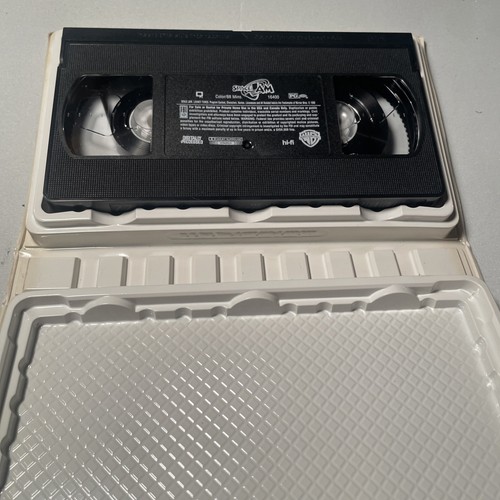 RARE 1996 Space Jam Bugs Bunny Michael Jordan VHS Tape With Collector Token - Picture 2 of 5