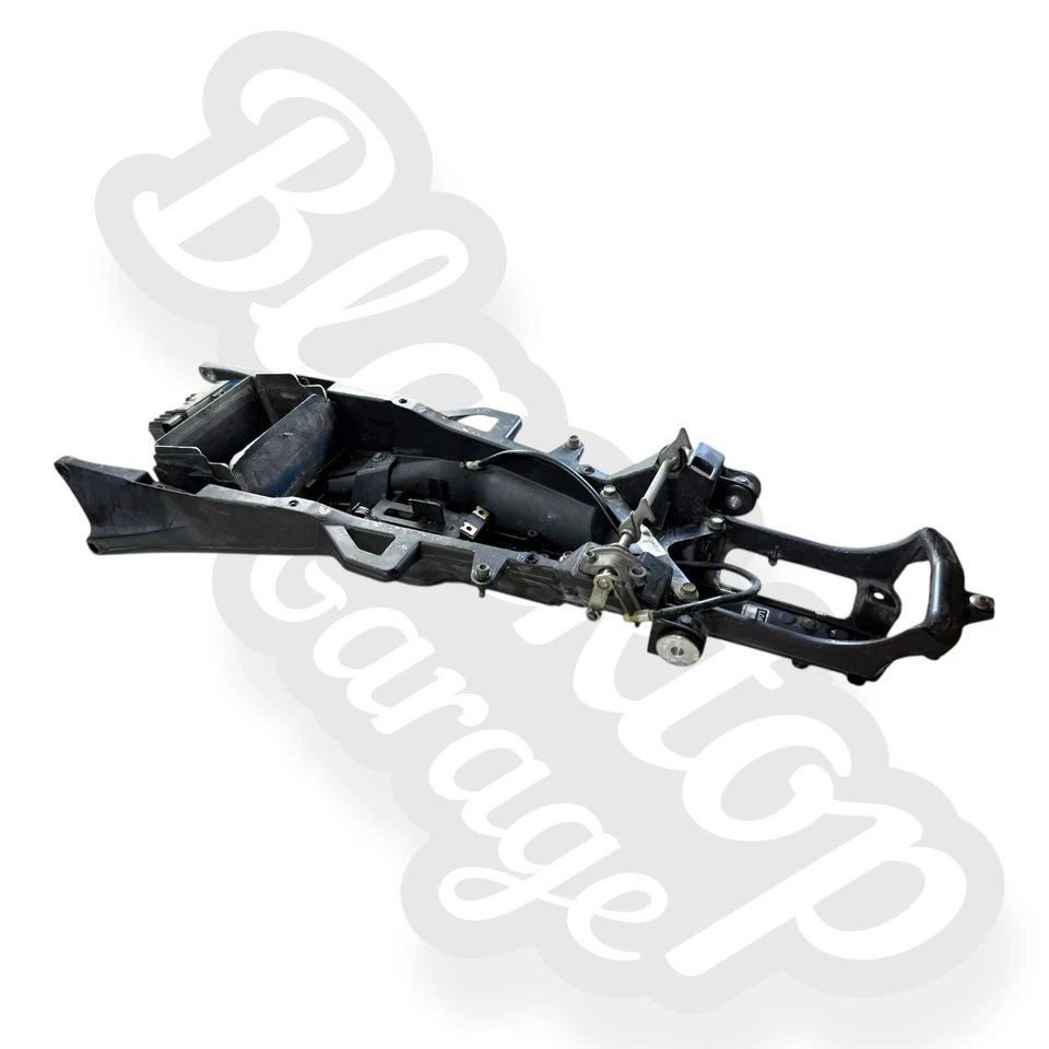 Subchasis trasero recto Yamaha YZF R1 2004-2006 OEM Foto 2 de 4
