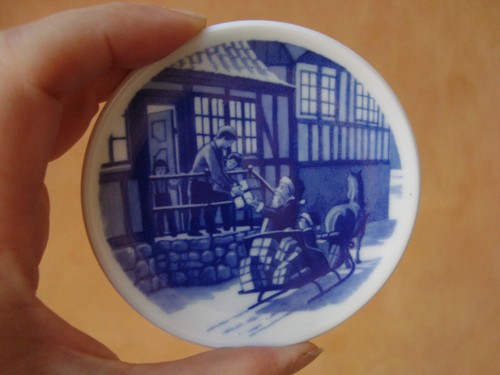 Bing & Grondahl Christmas Plaquette 2000 ~ Santa in his Sleigh ~ 8.5cm ~ Boxed - Picture 2 of 3